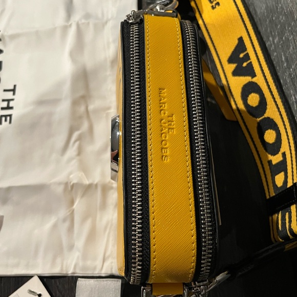 NWT Marc Jacobs Snapshot Peanuts Americana Crossbody Bag Woodstock Yellow - Picture 6 of 8